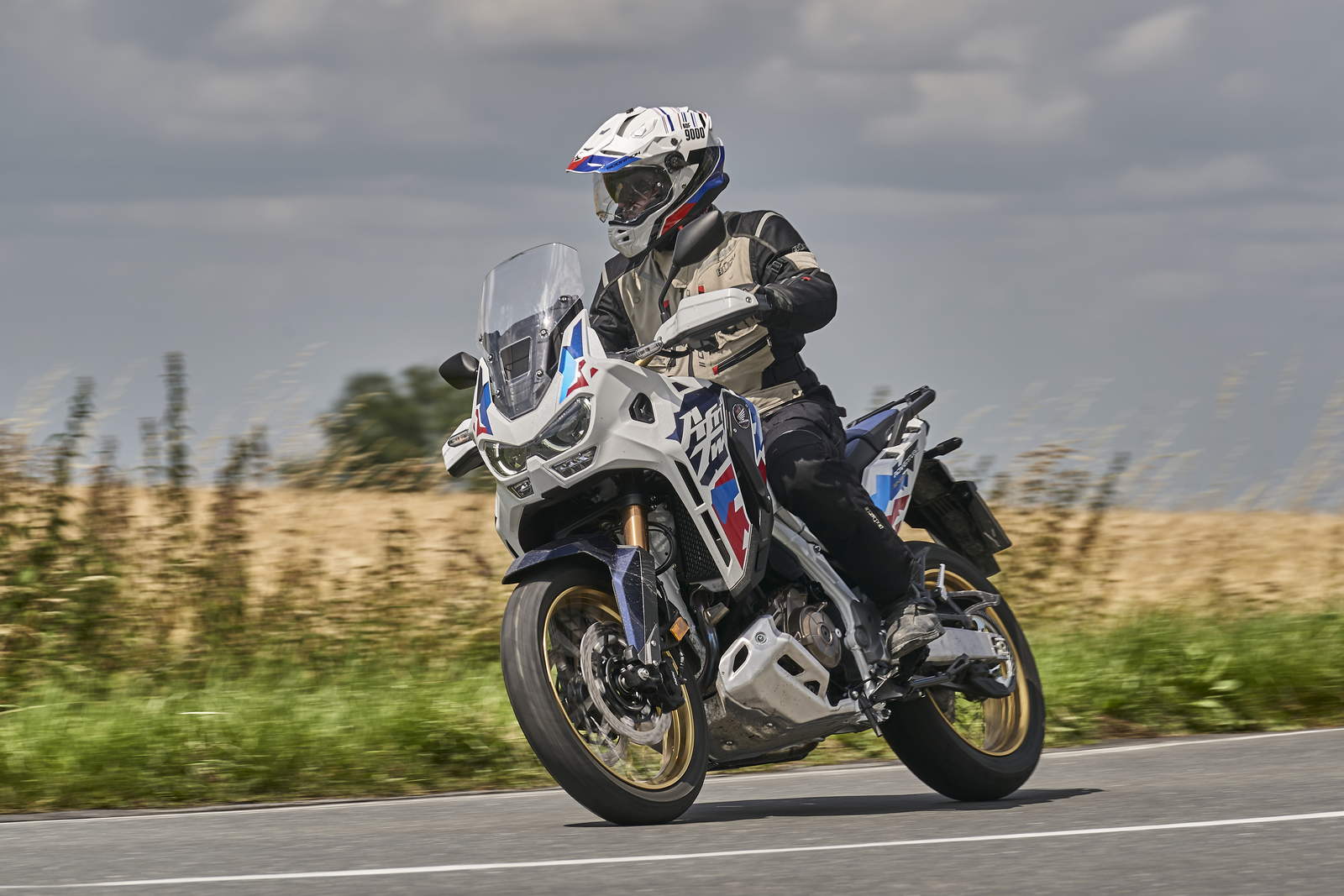 Honda Africa Twin CRF 1100 vs Moto Guzzi Stelvio